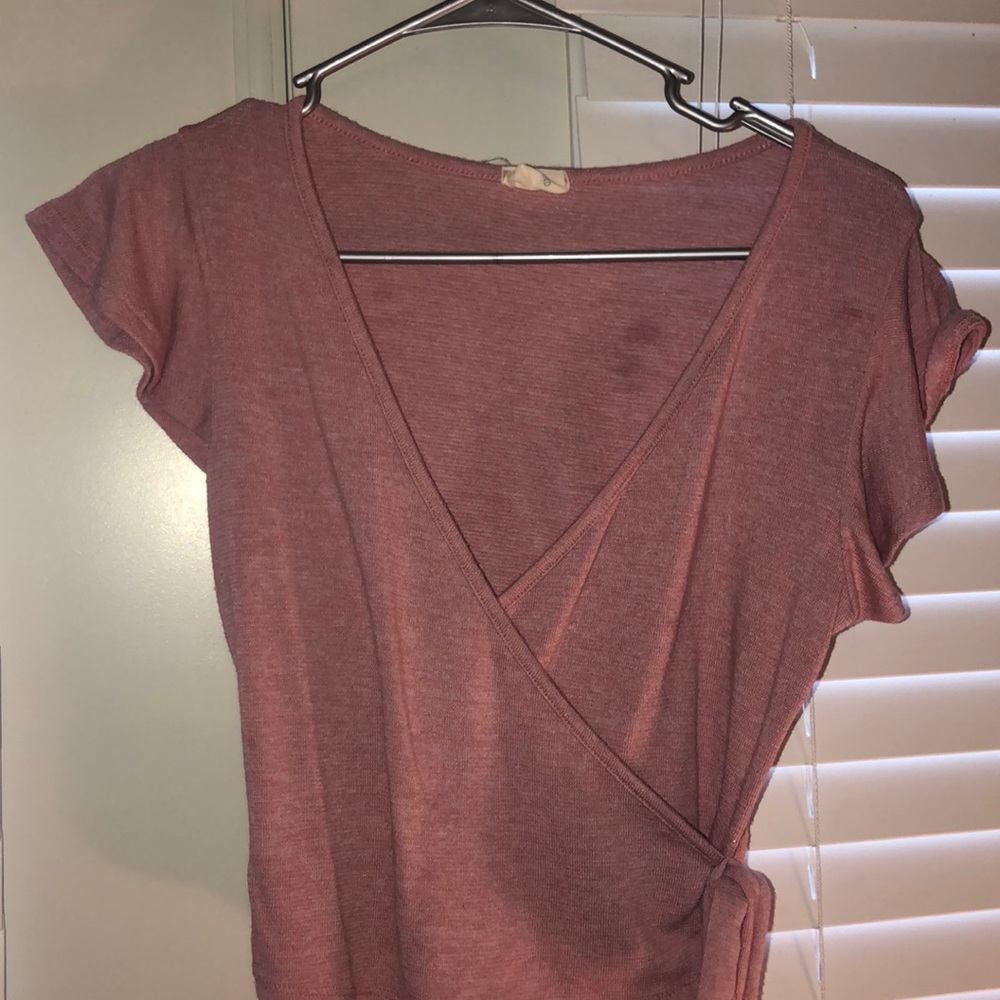 Reddish pink cropped shirt
